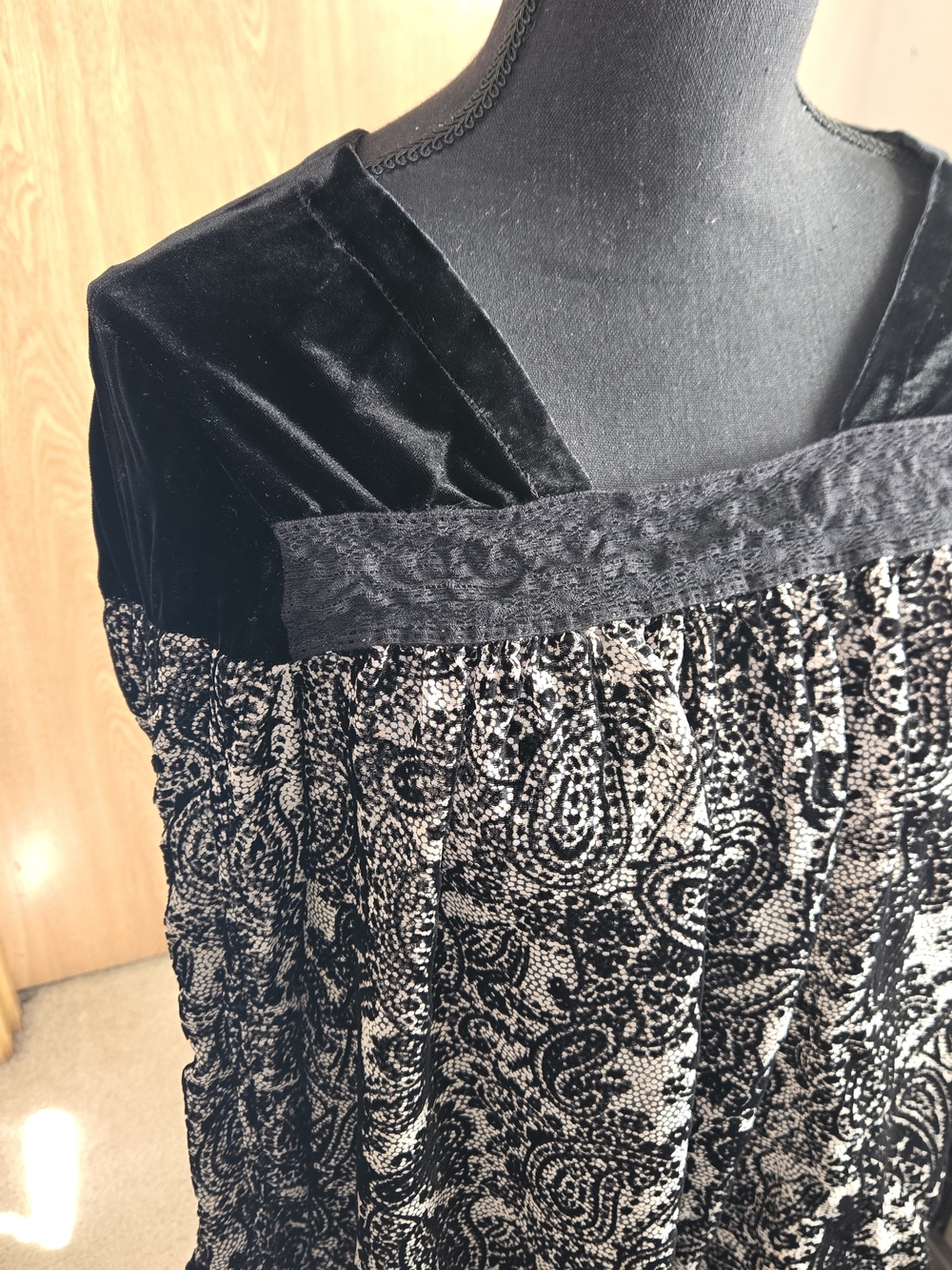 Sundance Silk Blend Black and Grey Velvet Paisley Burnout Blouse - Picture 5 of 11